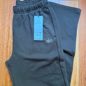 NWT ALO Accolade Straight Leg Sweatpants in Espresso sz M